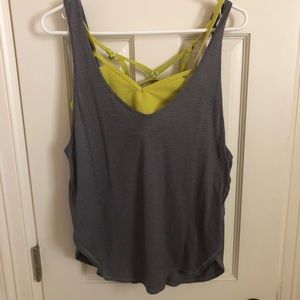 Lululemon tank and clip in bra